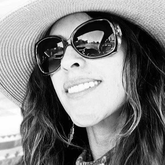 Meet your Posher, Edith - Picture 1 of 1